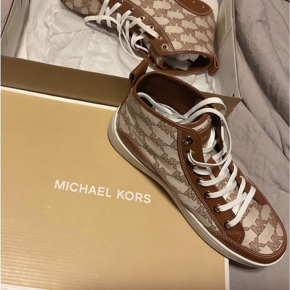 Gently used designer sneakers, high-rise, great condition wore them twice. - Picture 3 of 3